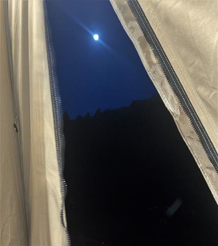 テントから月の画像